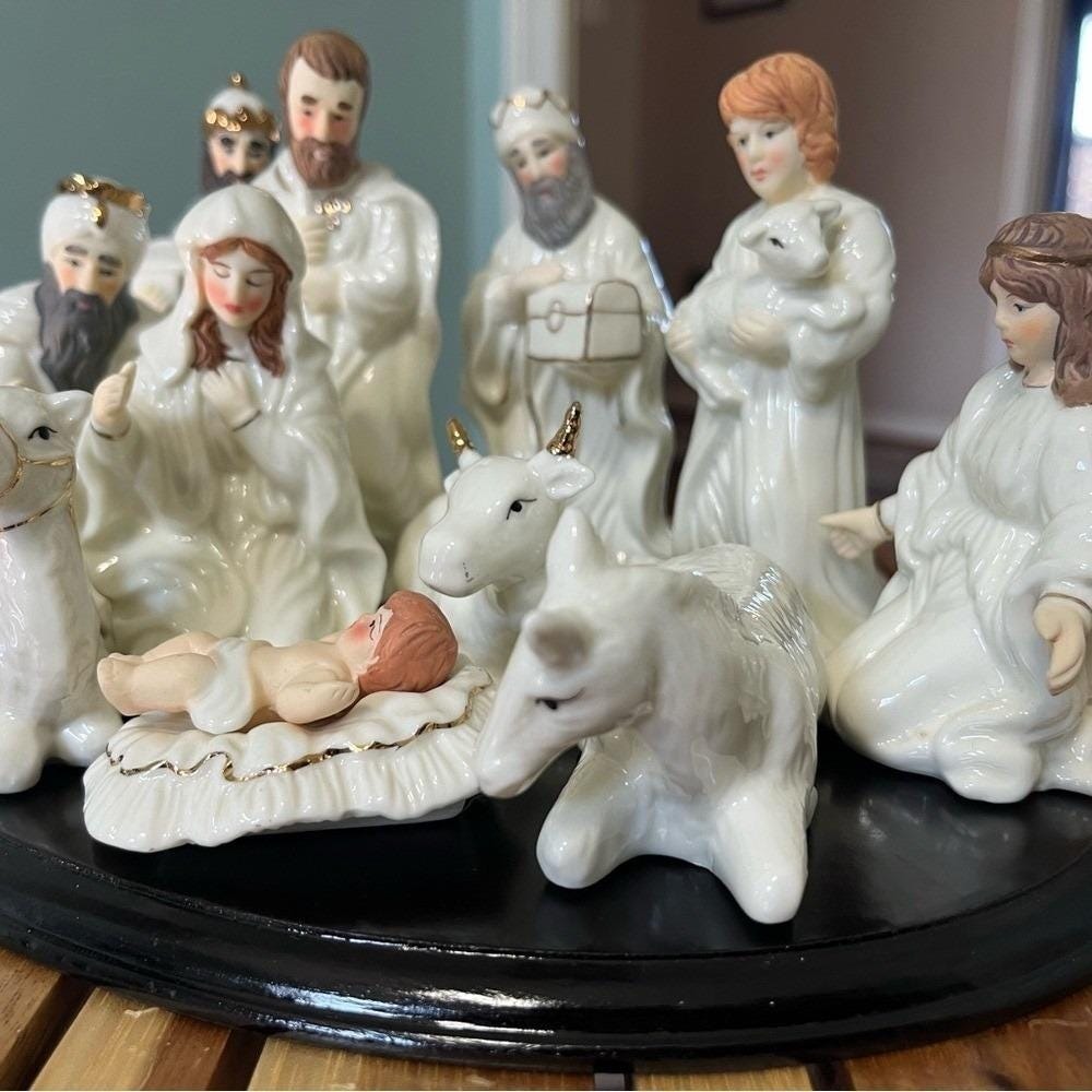 Vtg Holiday Home Accents Handpainted Porcelain Nativity Set Display Complete